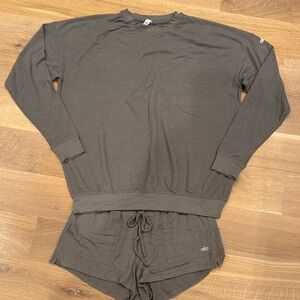 ALO Yoga Women's Dark olive green lounge Set